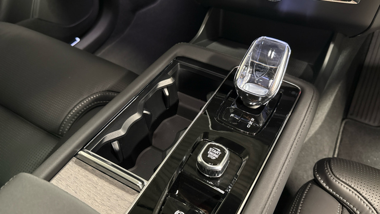 Volvo XC90 2.0 T8 PHEV Ultra Dark 5dr AWD Geartronic Estate